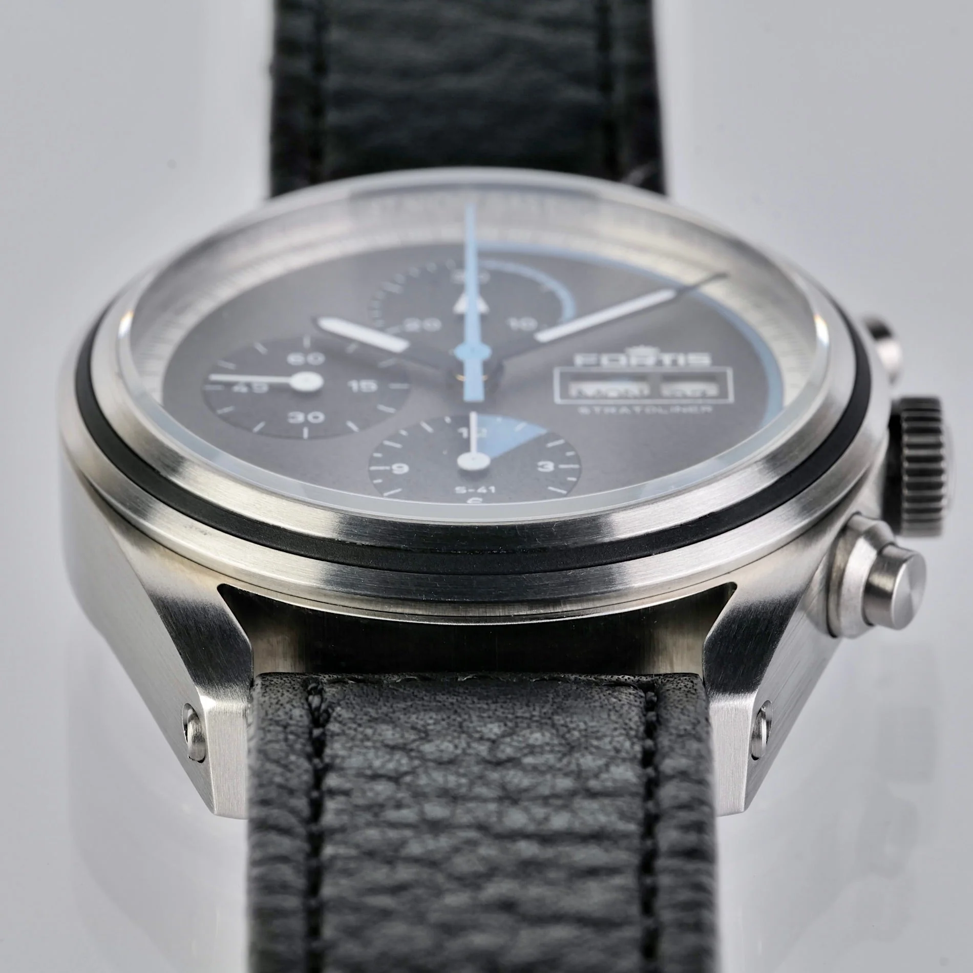 Pre-Owned Fortis Stratoliner S-41 Cosmic Gray on Aviator Strap - Image 5