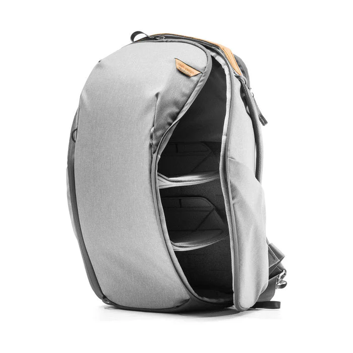Peak Design Everyday Backpack 15L Zip - Ash - Image 4