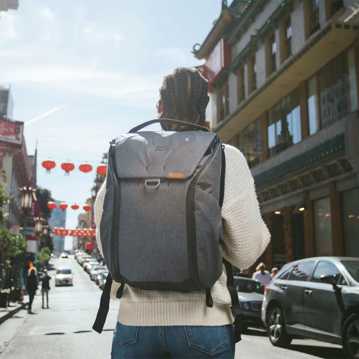 Peak Design Everyday Backpack 20L v2 - Charcoal - Image 4