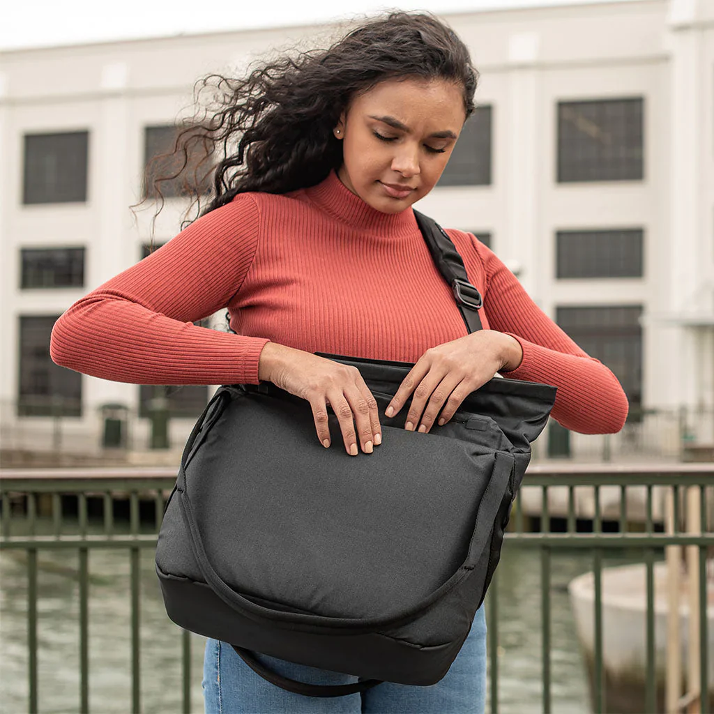Peak Design Everyday Tote 15L v2 - Black - Image 5