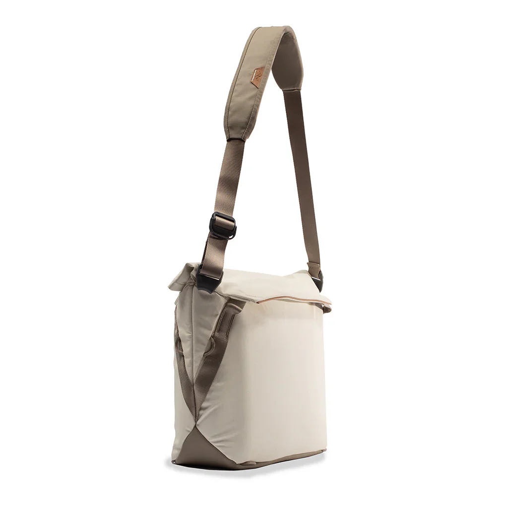 Peak Design Everyday Tote 15L v2 - Bone - Image 2