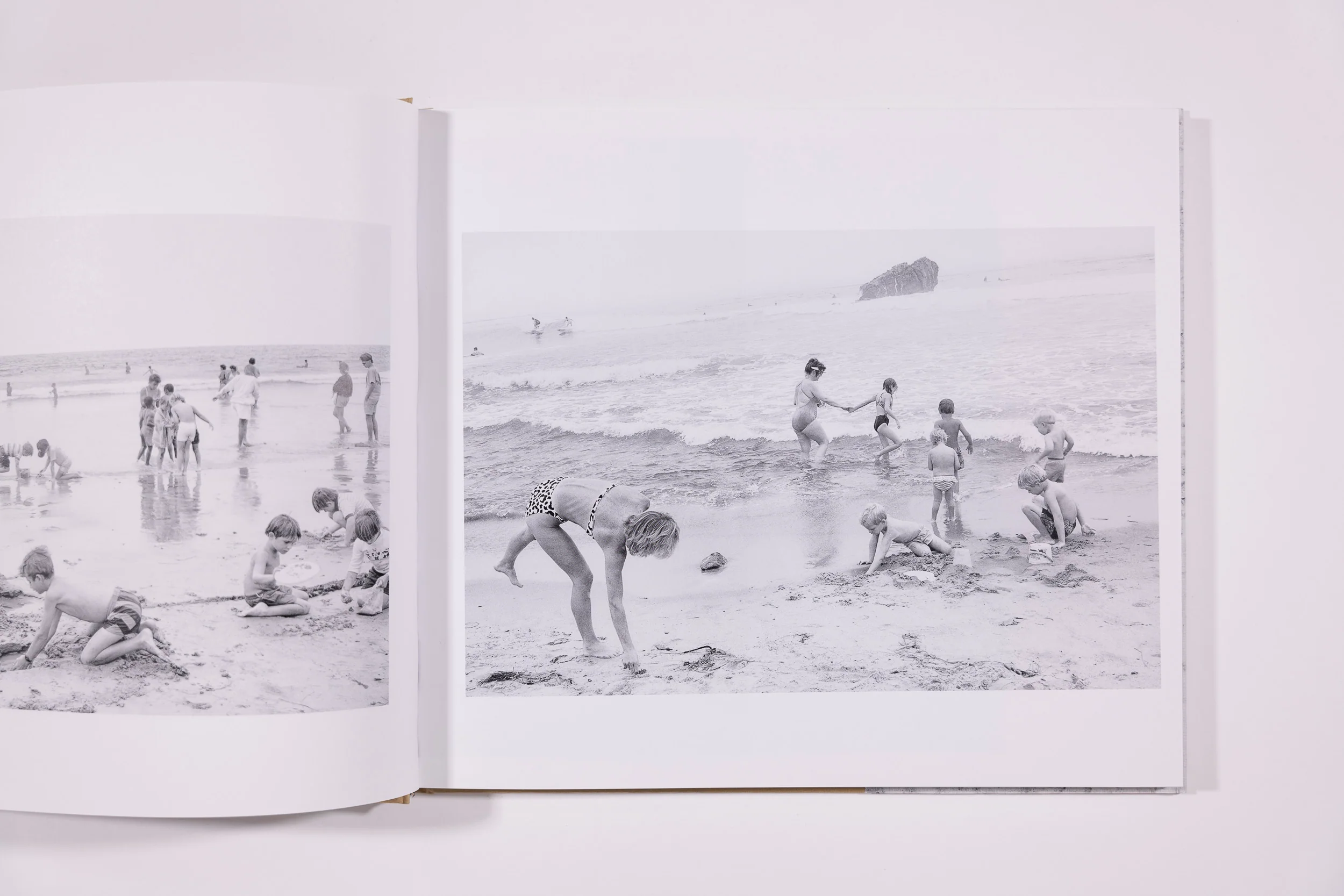 Tod Papageorge, At the Beach - Image 4