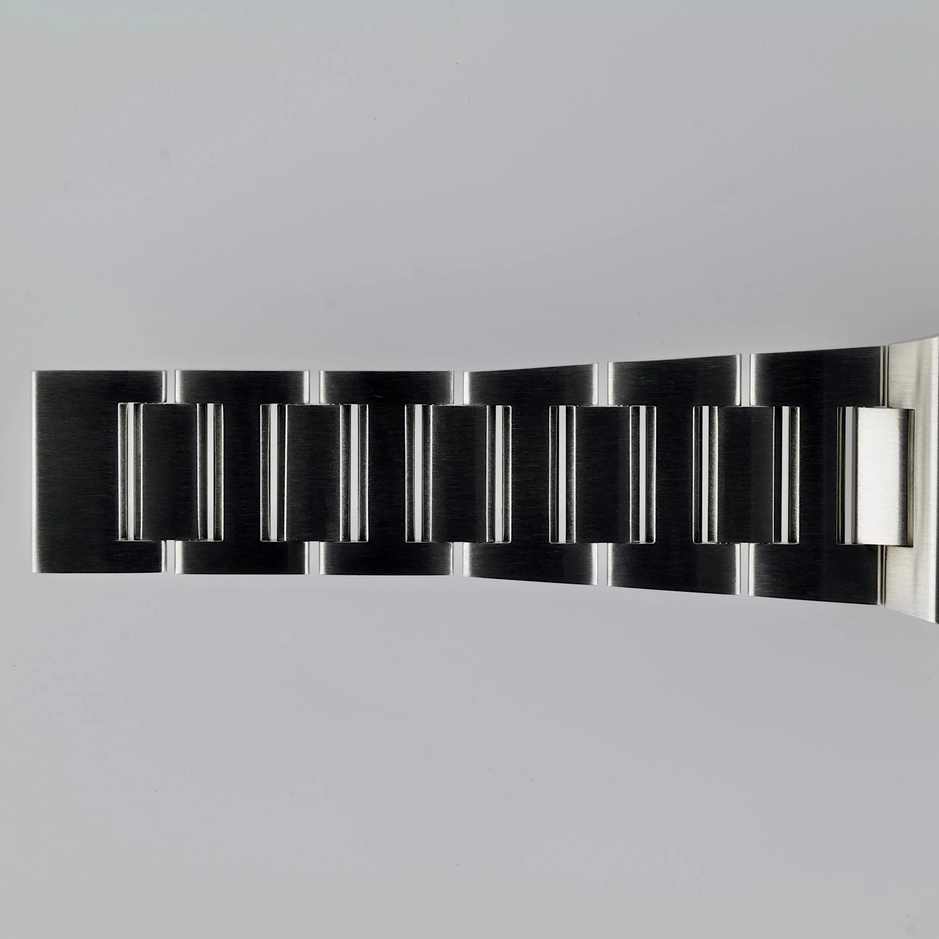 Tudor North Flag Ref 91210N I427362 - Image 10