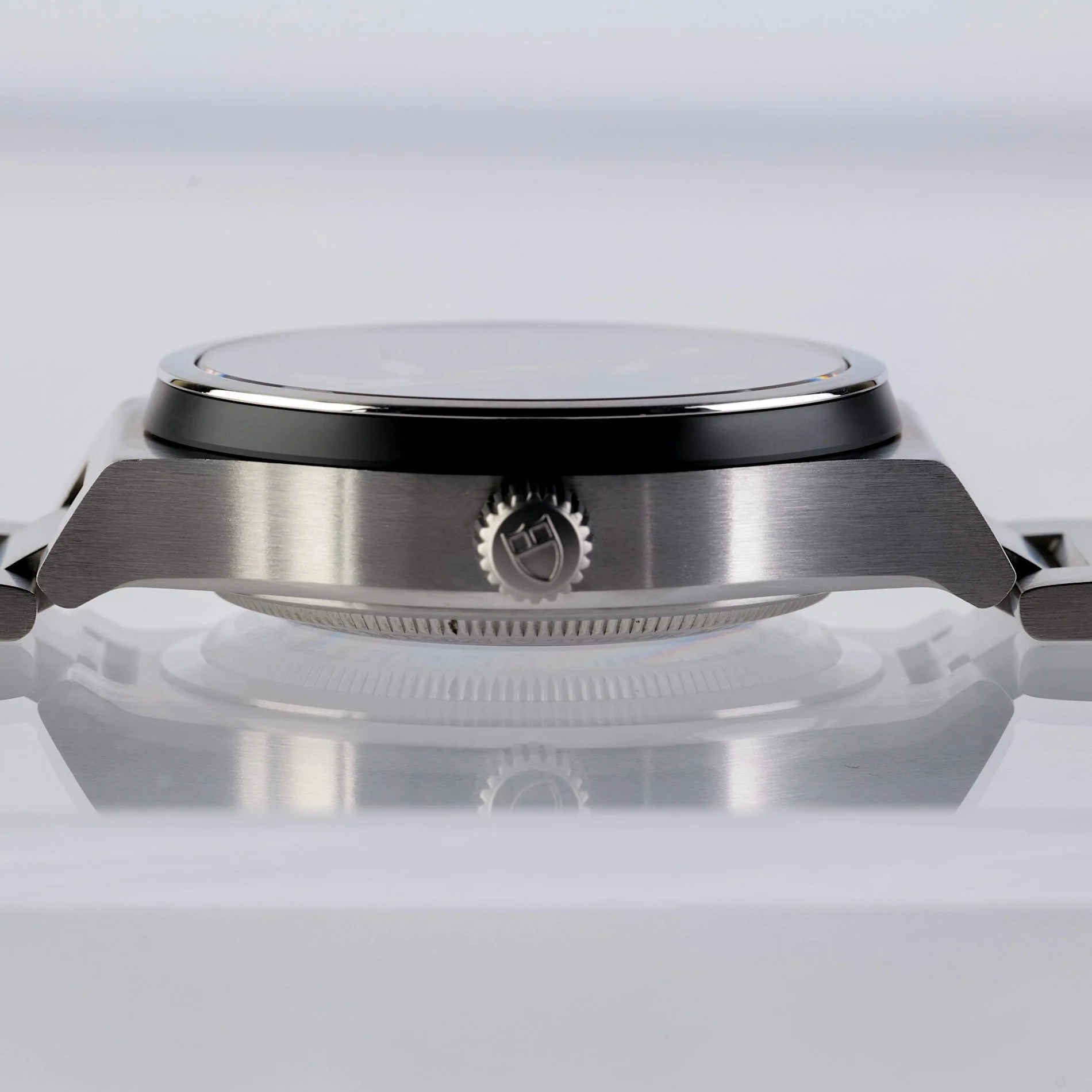Tudor North Flag Ref 91210N I427362 - Image 6