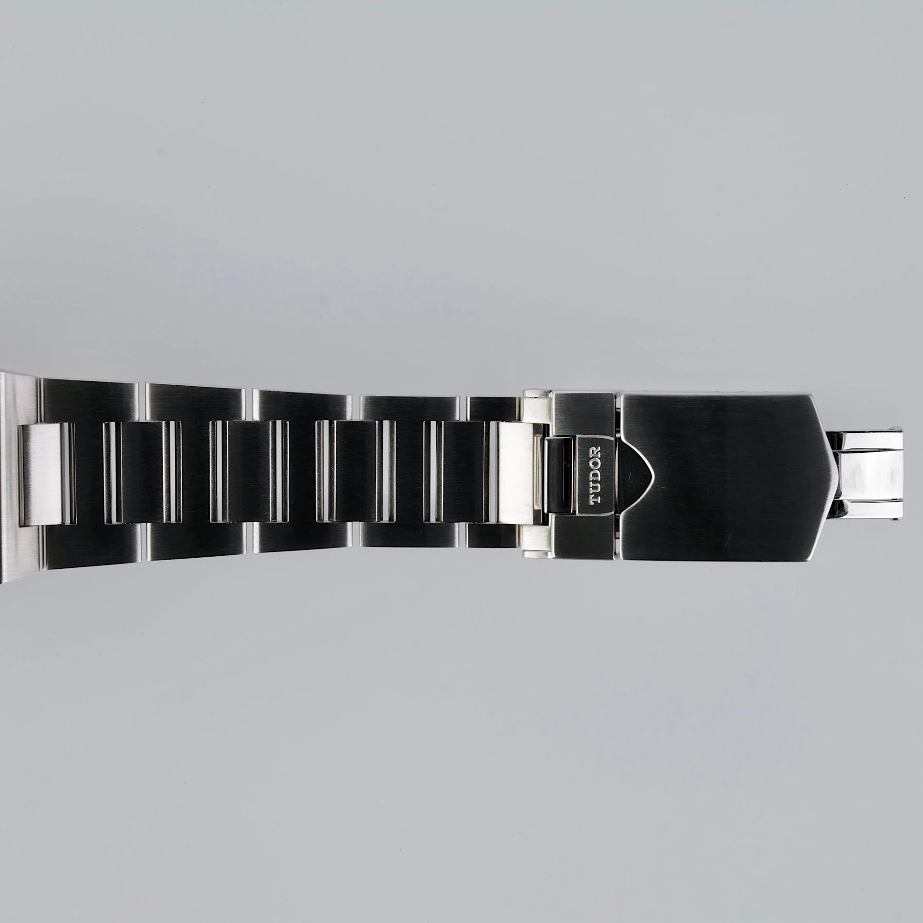 Tudor North Flag Ref 91210N I427362 - Image 9